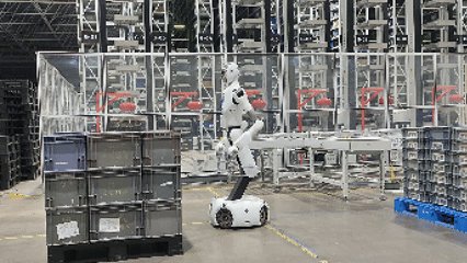 Galbot正在工厂完成拆垛、料箱转运工作